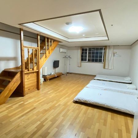 Arbon Youth Hostel & Resort Jeju Buitenkant foto