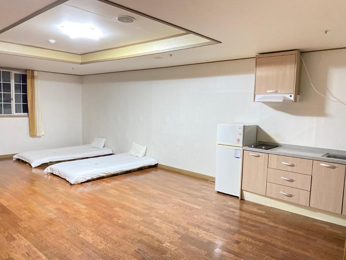 Arbon Youth Hostel & Resort Jeju Buitenkant foto
