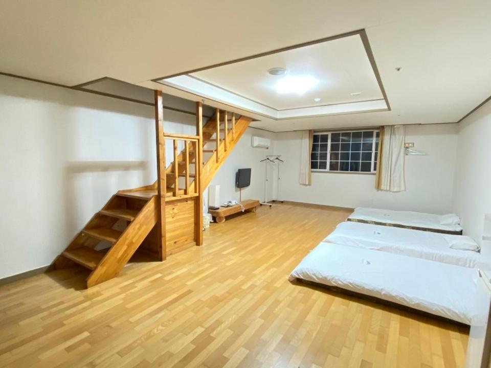 Arbon Youth Hostel & Resort Jeju Buitenkant foto