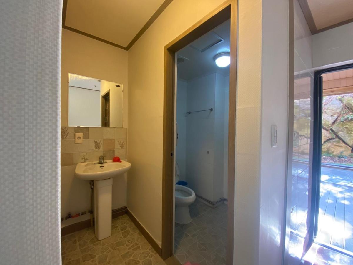 Arbon Youth Hostel & Resort Jeju Buitenkant foto