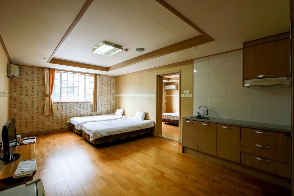 Arbon Youth Hostel & Resort Jeju Buitenkant foto