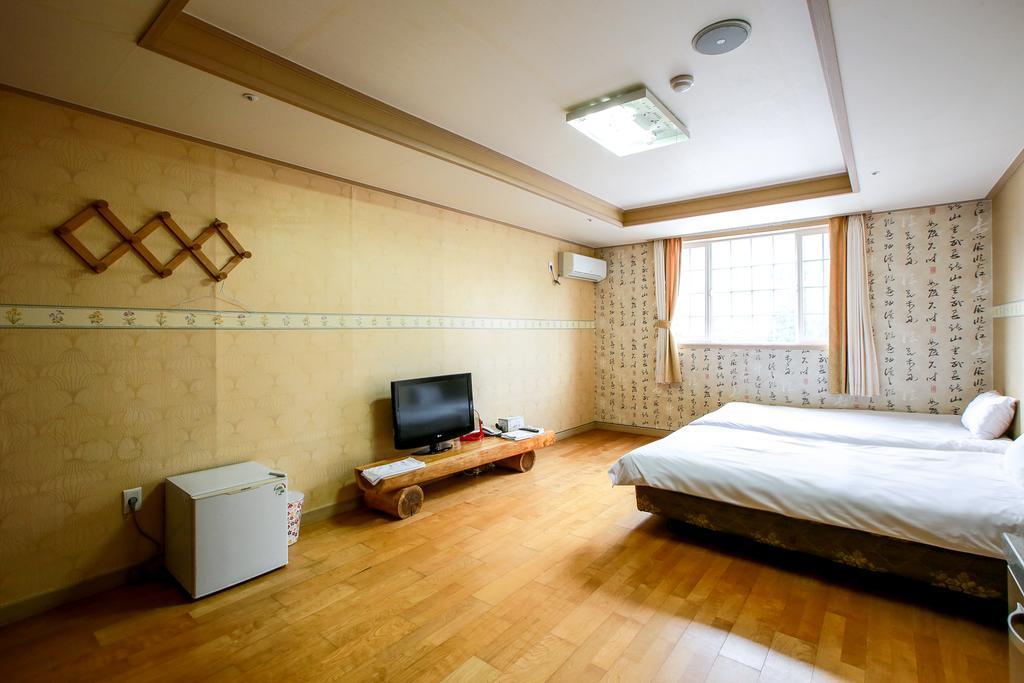 Arbon Youth Hostel & Resort Jeju Buitenkant foto