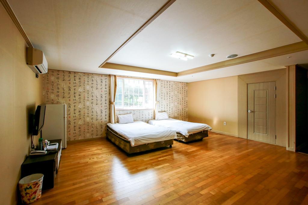 Arbon Youth Hostel & Resort Jeju Buitenkant foto